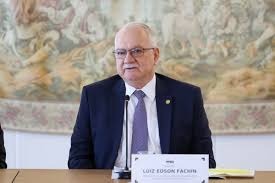 Fachin vai fazer “checklist” contra supersalários na magistratura nacional
