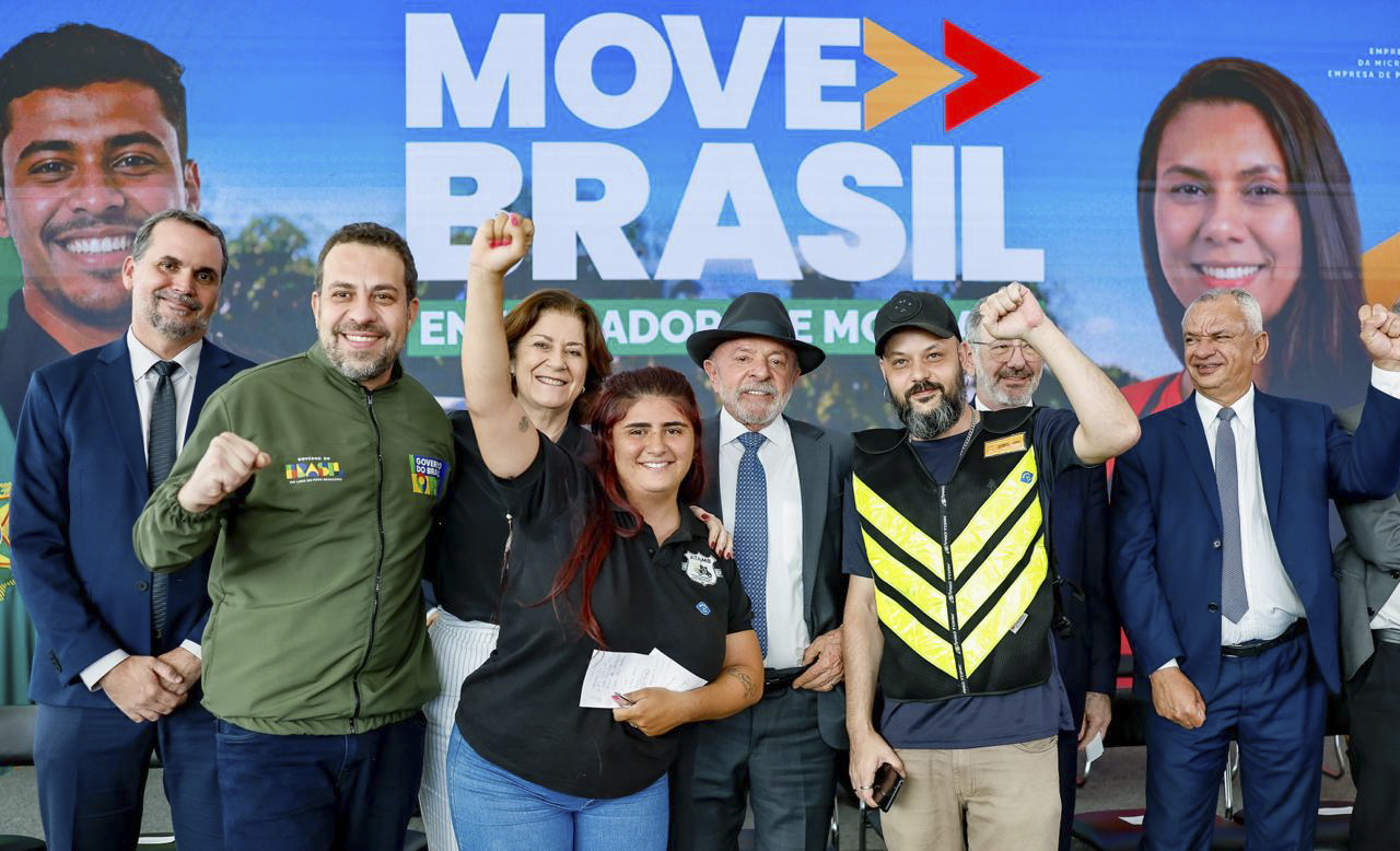 Lula pede fim da invisibilidade e da violência contra mulheres