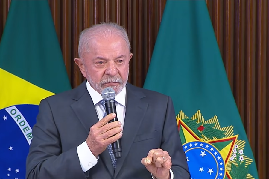 Lula diz que Brasil não pode ser tratado como “republiqueta insignificante”