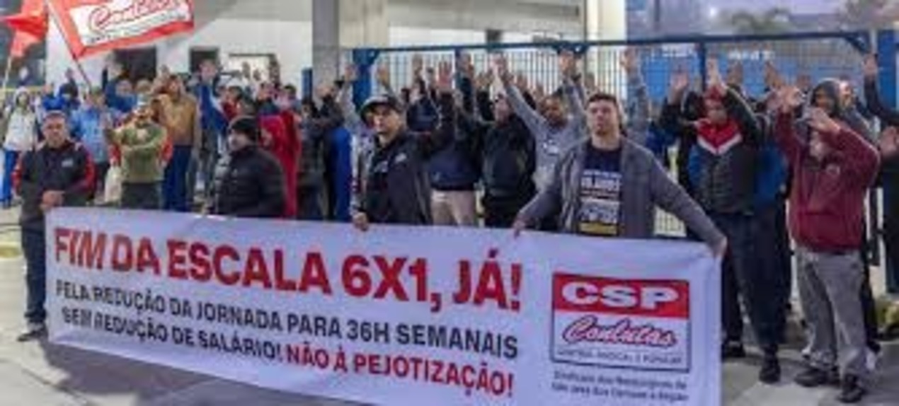 Flávio Bolsonaro apoia PEC que prevê pagar trabalhador por hora e não salário