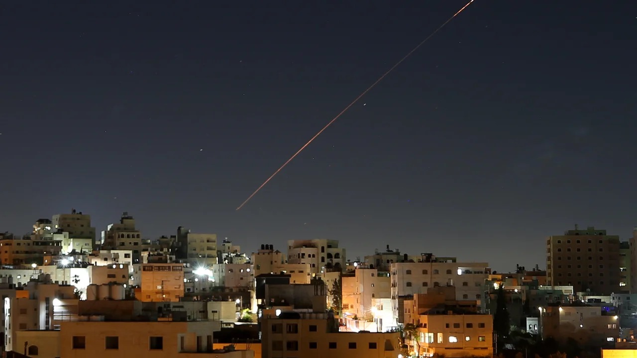Irã suspende ataques contra Israel, mas alerta para retaliação “mais esmagadora”