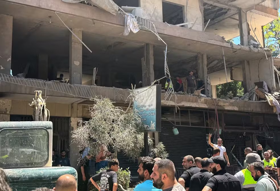 Israel bombardeia Beirute enquanto EUA e Irã avançam para acordo de paz
