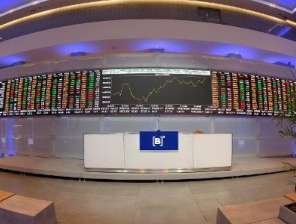 Neobancos viram principal porta de entrada no crédito, mas inadimplência aumenta, diz estudo